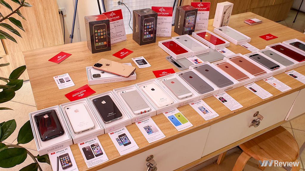 Tham quan triển lãm iPhone với bộ sưu tập