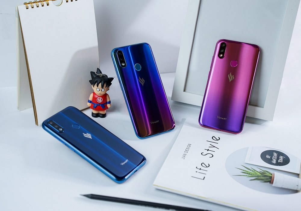 Tỷ phú Phạm Nhật Vượng ra mắt tiếp điện thoại Vsmart Joy2+, giá thấp nhất 2.99 triệu đồng