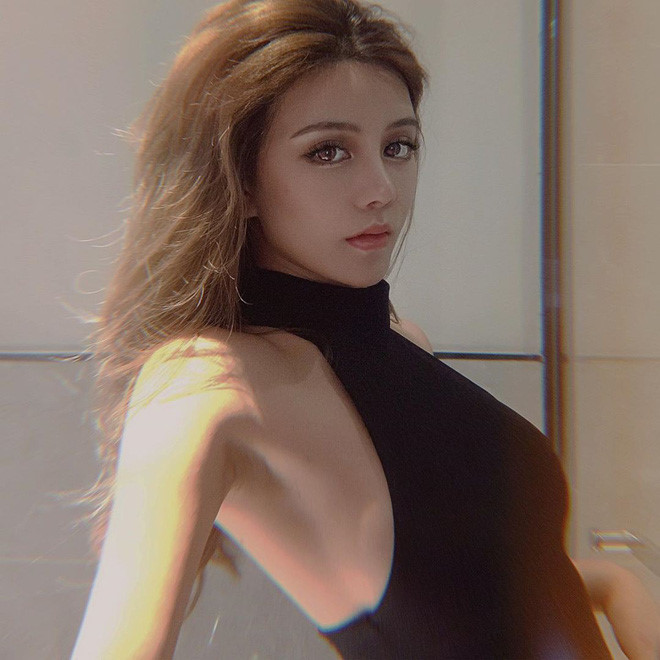 Vo tinh tat app lam dep, hot girl lo mat moc khac xa anh dang mang hinh anh 3