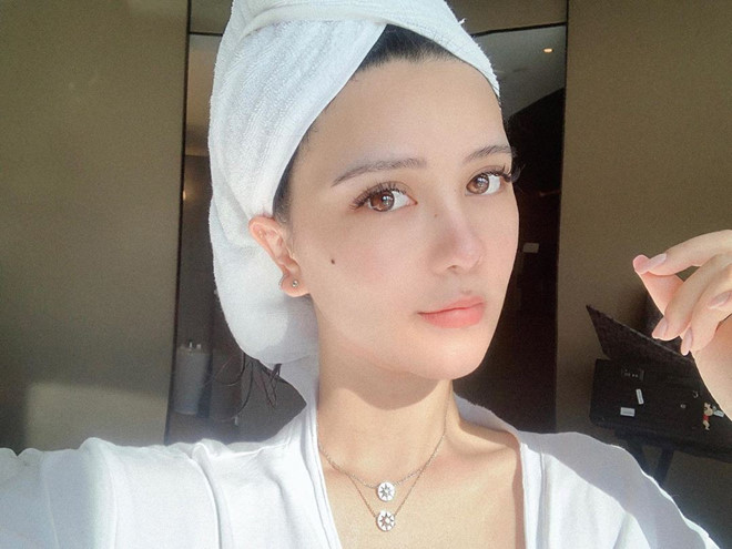 Cac nu streamer mat fan, suyt bi kien sau khi lo mat that kem sac hinh anh 1