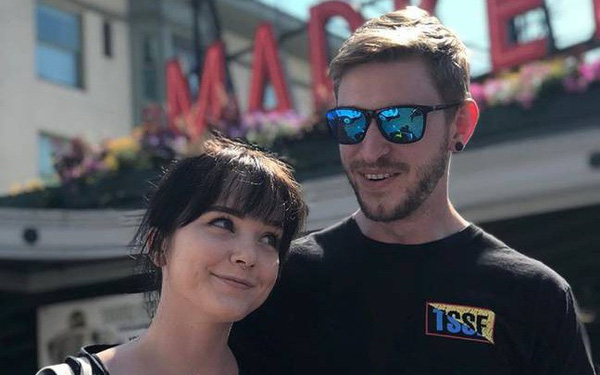 Buổi hẹn hò độc nhất vô nhị: Tới luôn trụ sở Tinder vì