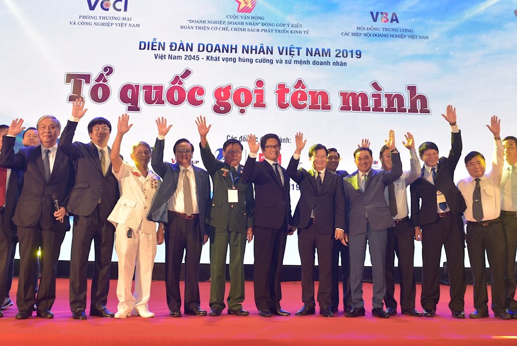 Phó Thủ tướng Trịnh Đình Dũng: Doanh nghiệp phải tiên phong trong việc ứng dụng công nghệ số