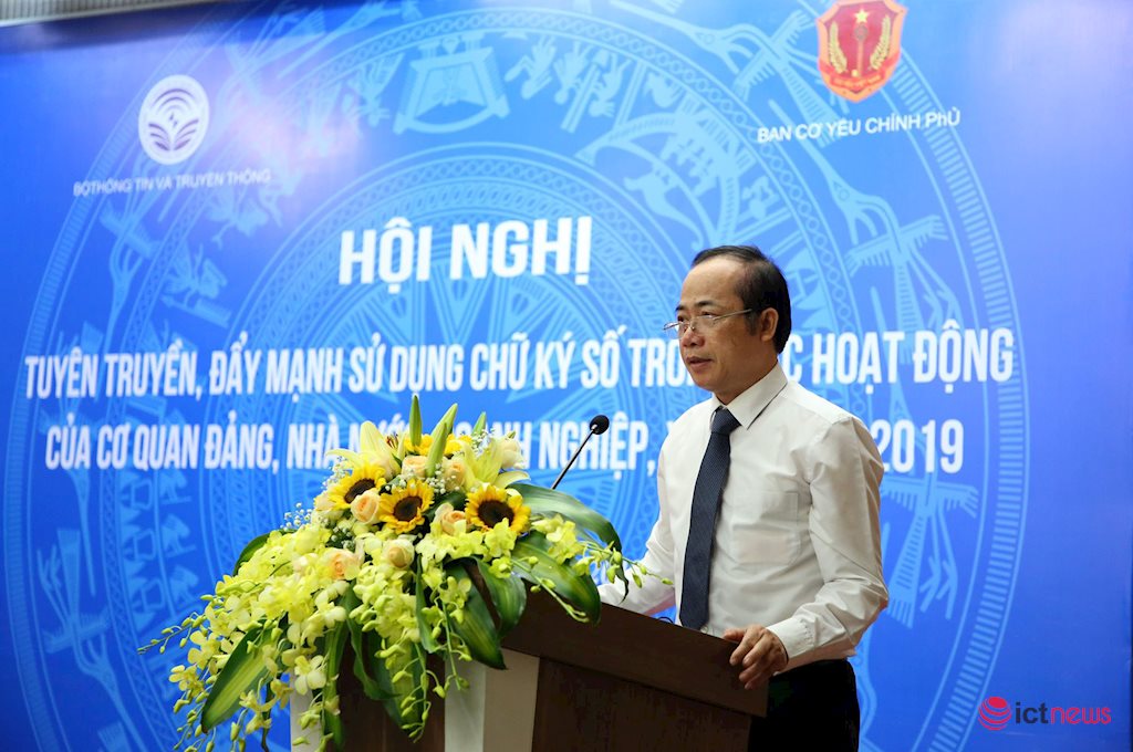Giao dịch điện tử sẽ thúc đẩy phát triển kinh tế số tại Việt Nam thời gian tới | Bộ TT&TT sắp ra quy chuẩn kỹ thuật tạo điều kiện cho CA công cộng cung cấp chữ ký số trên di động