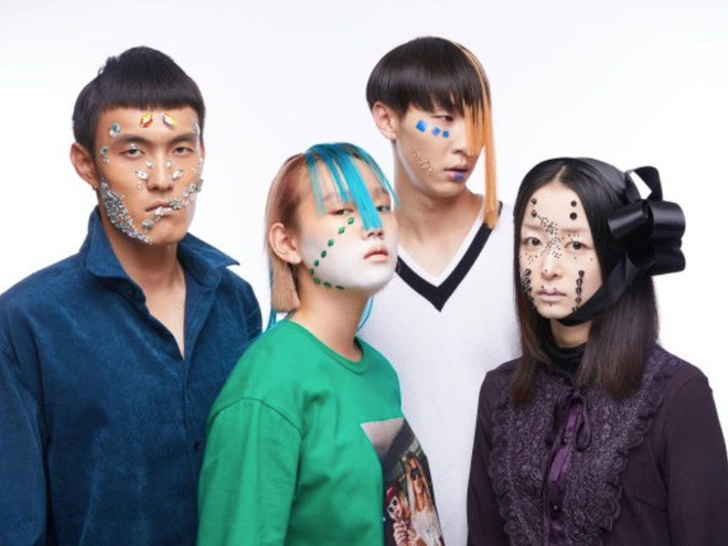 Muôn hình vạn trạng kiểu thời trang ngăn chặn công nghệ giám sát nhận diện gương mặt - Ảnh 8.