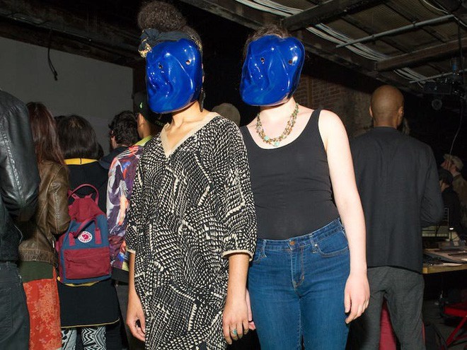 Muôn hình vạn trạng kiểu thời trang ngăn chặn công nghệ giám sát nhận diện gương mặt - Ảnh 11.