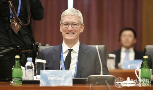 Tim Cook làm Chủ tịch ban cố vấn đại học hàng đầu Trung Quốc