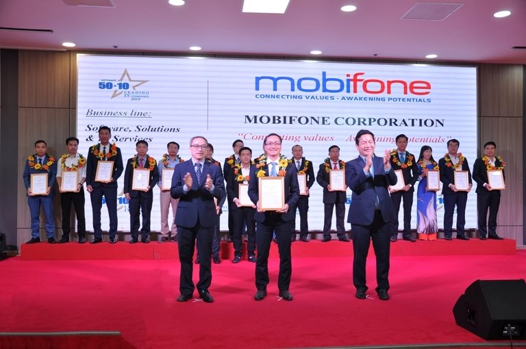 MobiFone nhận cú đúp danh hiệu doanh nghiệp CNTT hàng đầu Việt Nam 2019