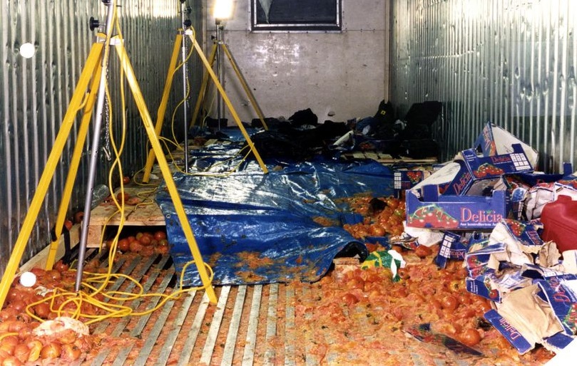 Tại sao những kẻ buôn người giấu người trong những container đông lạnh?