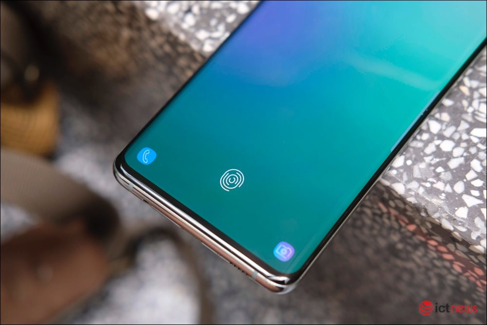 Người dùng Việt chính thức nhận bản vá lỗi cho Galaxy S10, Note 10