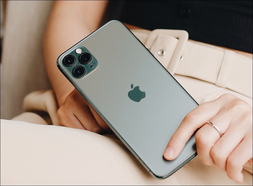 FPT Shop bảo hành 2 năm cho iPhone 11