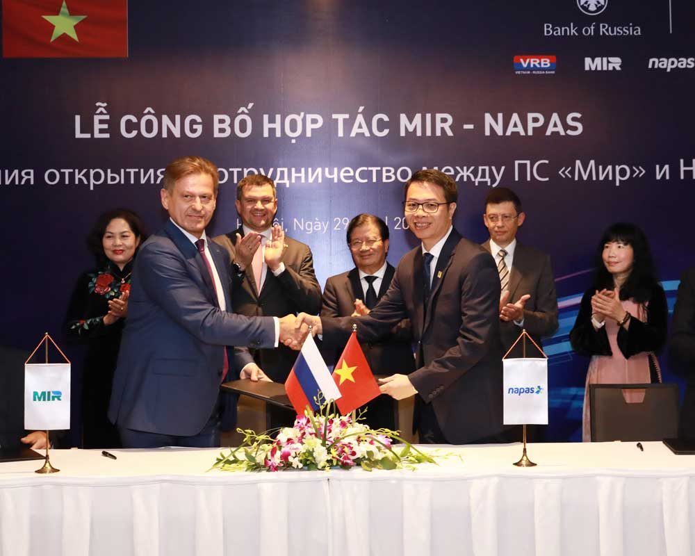 NAPAS và NSPK triển khai thanh toán thẻ nội địa mang thương hiệu của Nga tại Việt Nam