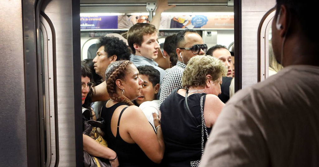 Toi xuc pham tiep vien cua Hieu Orion se bi xu nang o nhieu nuoc hinh anh 4