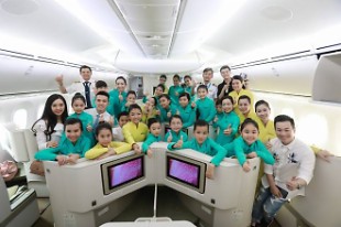 Bạn có được chụp ảnh cùng tiếp viên hàng không trên máy bay?