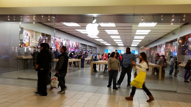 Nhân viên Apple Store bị đuổi vì ăn cắp ảnh trong điện thoại khách