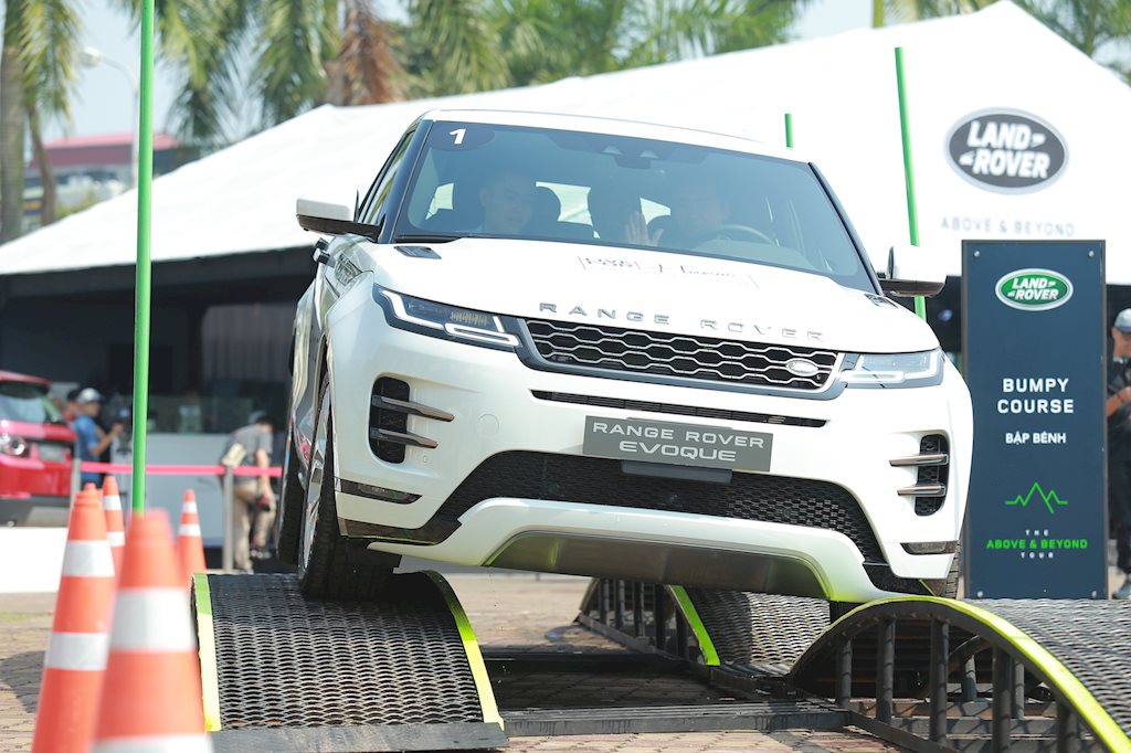 Trải nghiệm Range Rover Evoque vừa ra mắt và dàn xe sang Range Rover tại Hà Nội
