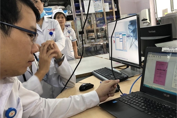 Hết năm 2020, tối thiểu 80% người dân Hà Nội, TP.HCM có hồ sơ sức khỏe điện tử