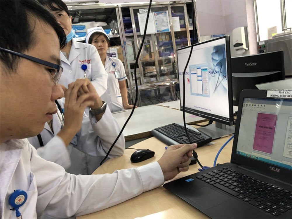 Hết năm 2020, tối thiểu 80% người dân Hà Nội, TP.HCM có hồ sơ sức khỏe điện tử