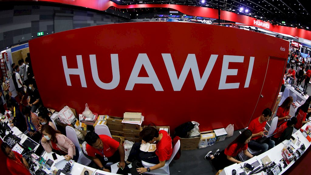 Nhà bán lẻ dè dặt tích trữ điện thoại Huawei vì lệnh cấm của Mỹ
