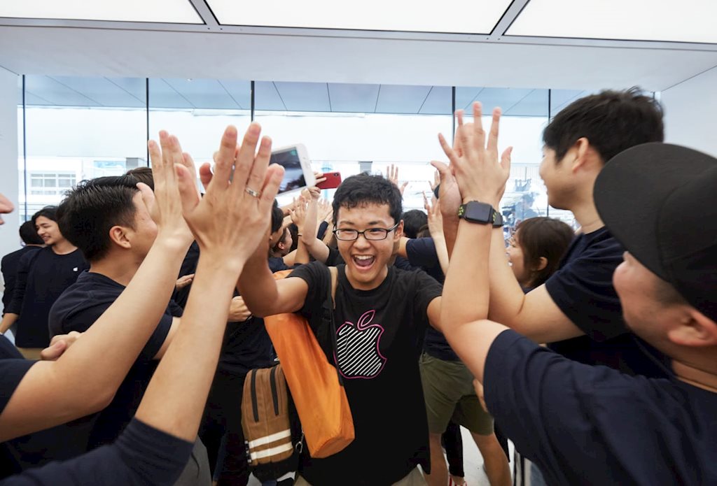 Làm thế nào để bán iPhone cho người không đủ tiền mua iPhone? Lời giải nằm ở bí quyết bán hàng bậc thầy của Apple