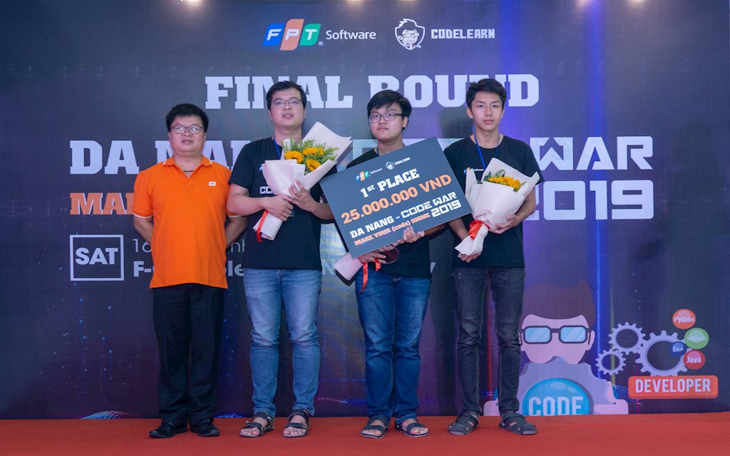 Lập trình viên miền Trung so tài tại cuộc thi “Da Nang Code War 2019” | Lần đầu tiên cộng đồng công nghệ miền Trung tranh tài tại “Da Nang Code War 2019”