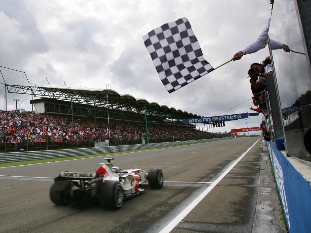 Y nghia cac loai co trong giai dua F1 - co VN co the la co xuat phat hinh anh 10