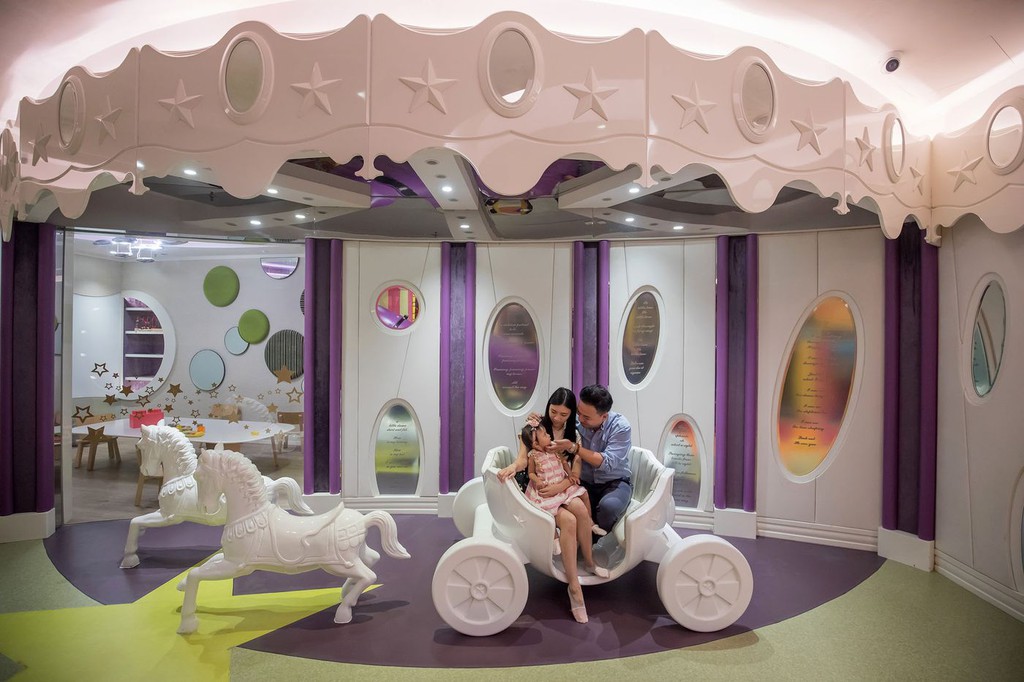 Cha me Trung Quoc dua nhau thu DNA de xac dinh con co phai than dong hinh anh 1