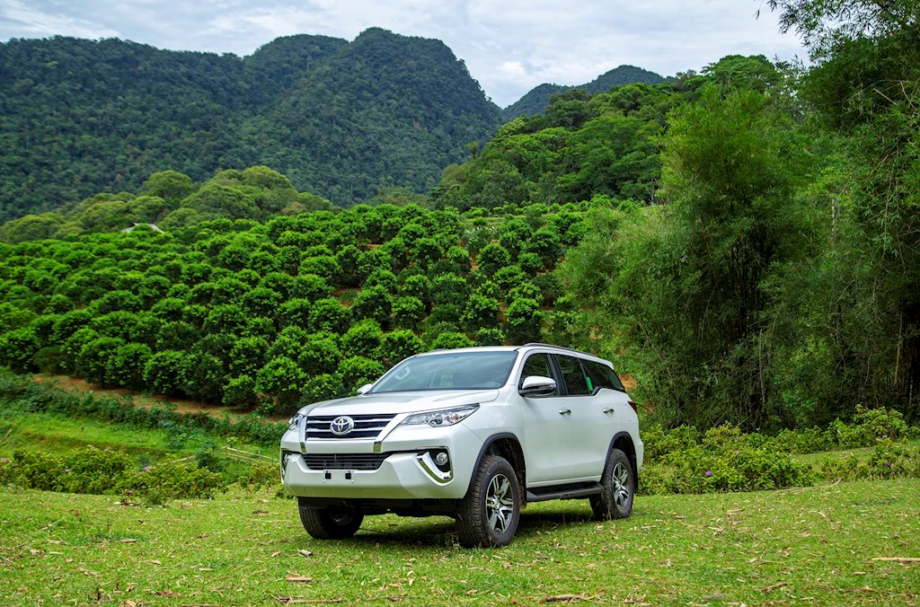 Toyota Fortuner giảm giá cả trăm triệu, giá xuống dưới 1 tỷ đồng