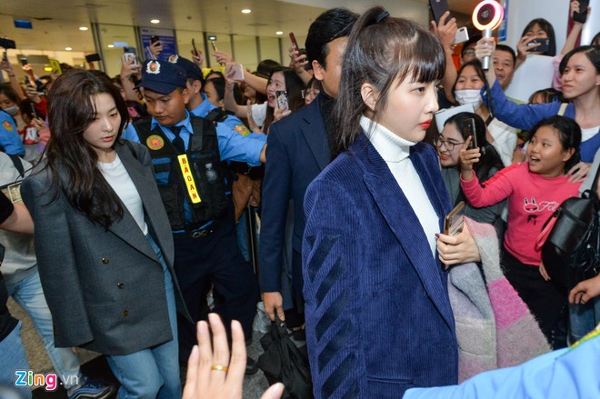 Sang Viet Nam, cac than tuong Han Quoc dung dien thoai gi? hinh anh 7