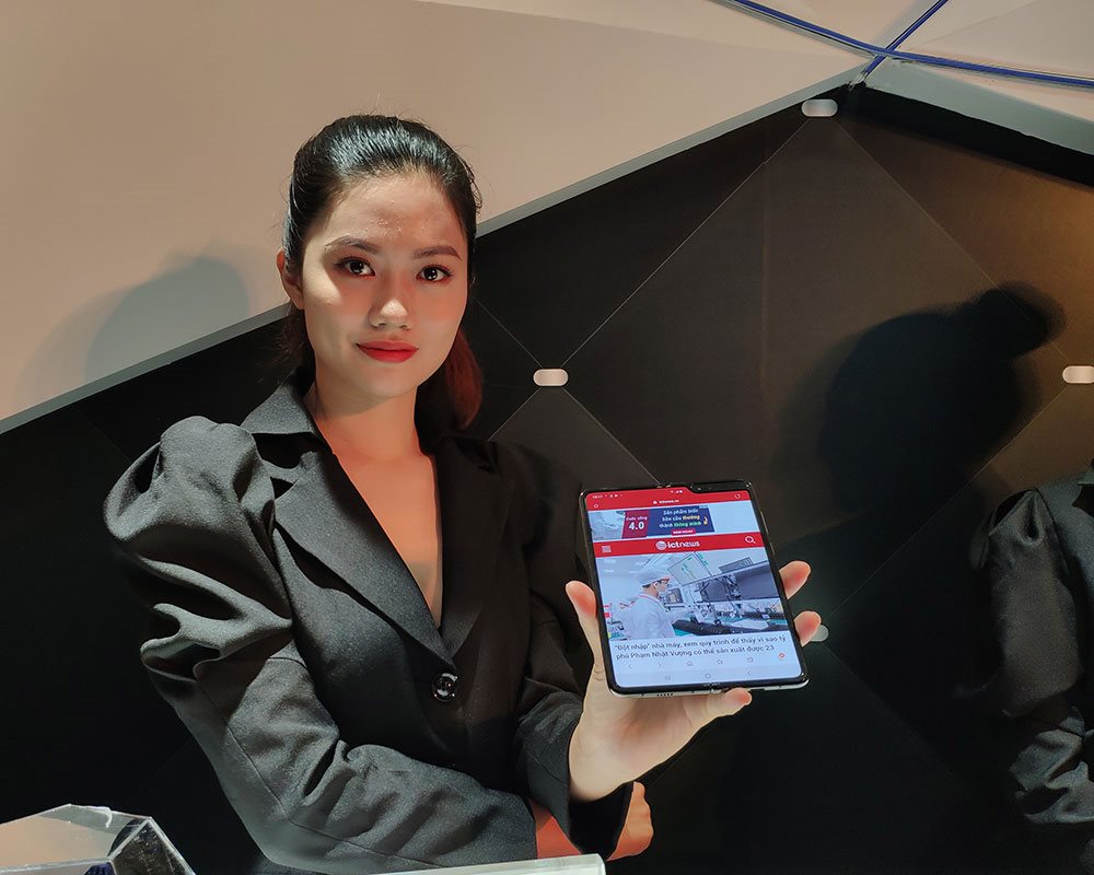 Chiều nay, Samsung ra mắt siêu phẩm Galaxy Fold tại thị trường Việt Nam với giá 50 triệu đồng