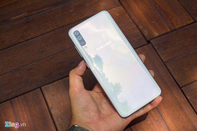 iPhone XS Max, Galaxy Note10 va loat smartphone giam gia manh thang 12 hinh anh 5