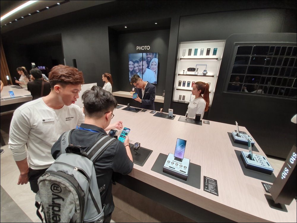 Samsung, Apple, Xiaomi đều có cửa hàng riêng, Oppo bắt đầu gấp rút xây Oppo Shop tại Việt Nam