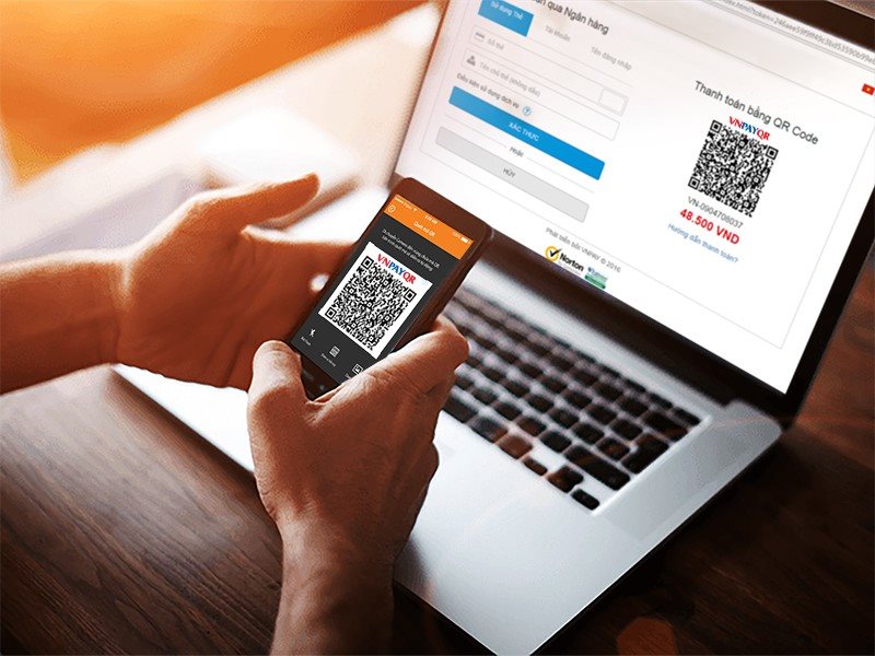 Bộ GD&ĐT yêu cầu tất cả các trường thu học phí bằng qua QRCode hoặc thẻ ngân hàng
