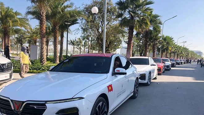 Xôn xao Hà Giang cấm đường để ưu tiên cho đoàn xe VinFast