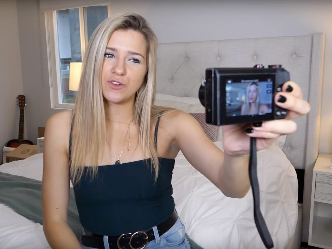 4 YouTuber trả lời câu hỏi: làm video 1 triệu view thì kiếm được bao nhiêu tiền? | Trên thực tế, không phải video 1 triệu view nào cũng mang đến một khoản thu nhập giống nhau đối với mọi YouTuber. Số tiền mà họ nhận được có thể có sự khác biệt rất lớn, phụ thuộc vào nhiều yếu tố, chẳng hạn như khoảng thời gian trước khi người xem đóng cửa sổ cho tới loại quảng cáo mà đoạn video hiển thị. Một số nhà sáng tạo nội dung hàng đầu có những chiến thuật đặt quảng cáo đặc biệt để tối đa hoá số tiền họ nhận được, và thông thường, số tiền mà họ kiếm có thể có sự thay đổi phụ thuộc vào khoảng thời gian trung bình người dùng xem video, độ dài video và đặc điểm nhân khẩu học của người xem...