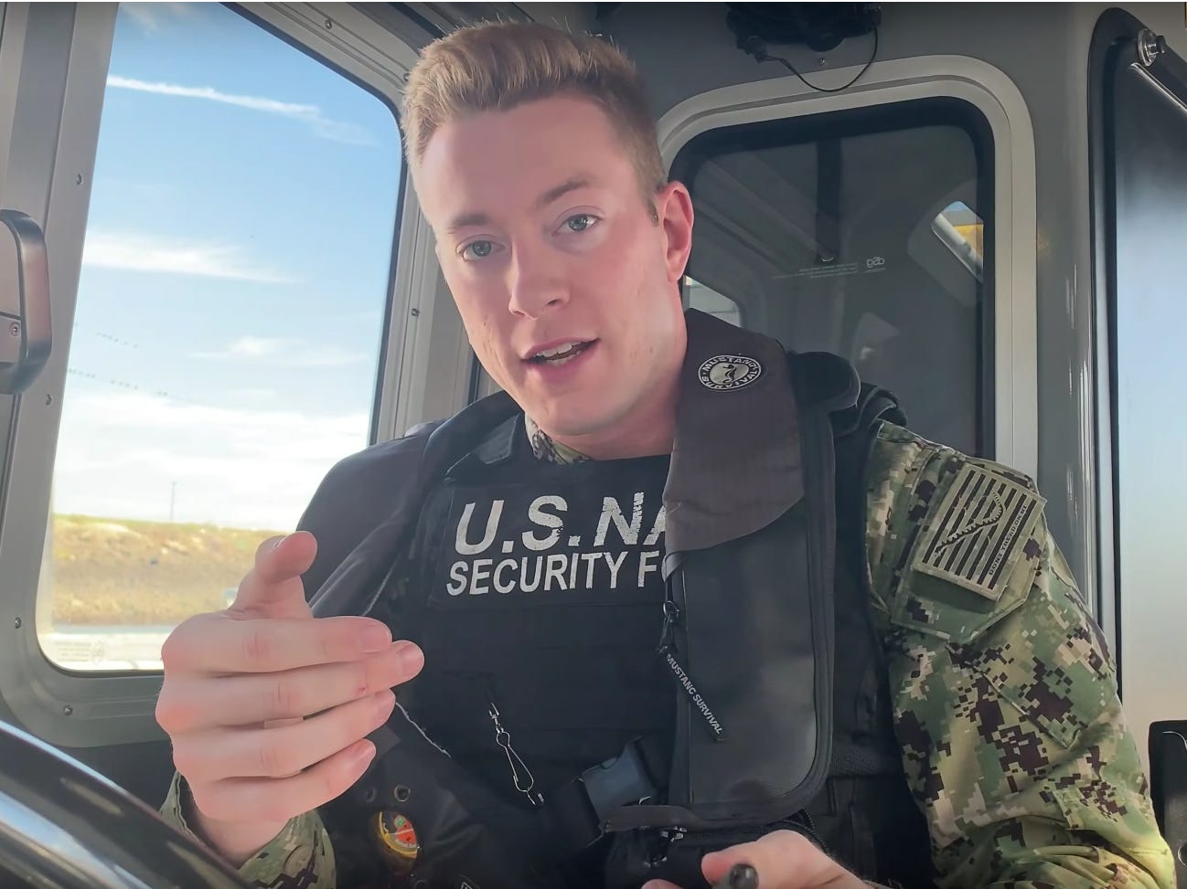 4 YouTuber trả lời câu hỏi: làm video 1 triệu view thì kiếm được bao nhiêu tiền? | Trên thực tế, không phải video 1 triệu view nào cũng mang đến một khoản thu nhập giống nhau đối với mọi YouTuber. Số tiền mà họ nhận được có thể có sự khác biệt rất lớn, phụ thuộc vào nhiều yếu tố, chẳng hạn như khoảng thời gian trước khi người xem đóng cửa sổ cho tới loại quảng cáo mà đoạn video hiển thị. Một số nhà sáng tạo nội dung hàng đầu có những chiến thuật đặt quảng cáo đặc biệt để tối đa hoá số tiền họ nhận được, và thông thường, số tiền mà họ kiếm có thể có sự thay đổi phụ thuộc vào khoảng thời gian trung bình người dùng xem video, độ dài video và đặc điểm nhân khẩu học của người xem...