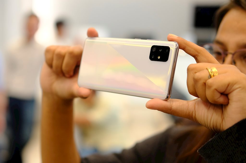Đánh giá nhanh Samsung Galaxy A51: Cấu hình tốt, camera đủ chức năng