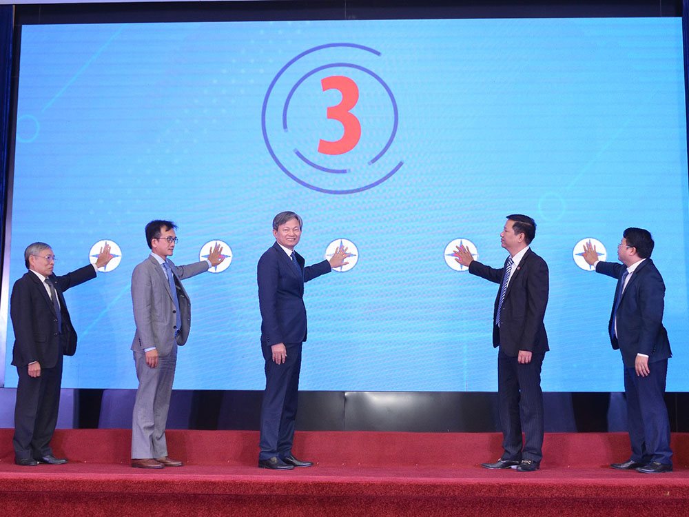 Từ hôm nay, người dân, doanh nghiệp có thể ngồi nhà vào mạng Internet làm hợp đồng mua điện của EVN | EVN chính thức cung cấp hợp đồng điện tử cho các khách hàng từ hôm nay