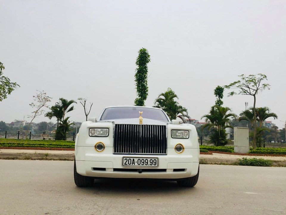 Loạt Rolls-Royce cũ biển siêu đẹp, rao bán giá 'khủng'