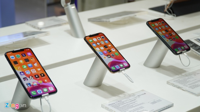 Một tháng về Việt Nam, iPhone 11 chính hãng đã giảm giá