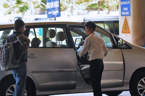Taxi đi sân bay 99 ngàn, cuộc đua phá giá trên tuyến nóng