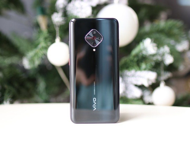 Duoi 7 trieu, mua smartphone nao dip cuoi nam? hinh anh 1 vivo-s1-pro-prod-shots_4-500x376@2x.jpg