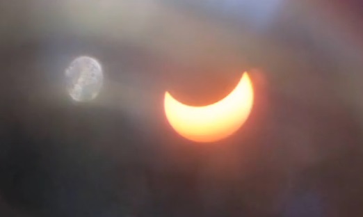 Hình ảnh nhật thực hình khuyên sáng nay tại TP.HCM