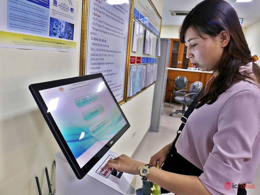 Lan tỏa tinh thần phục vụ trong cơ quan nhà nước cho mục tiêu xây dựng Chính phủ số | Cách làm mới của Bộ TT&TT để đẩy nhanh phát triển Chính phủ điện tử