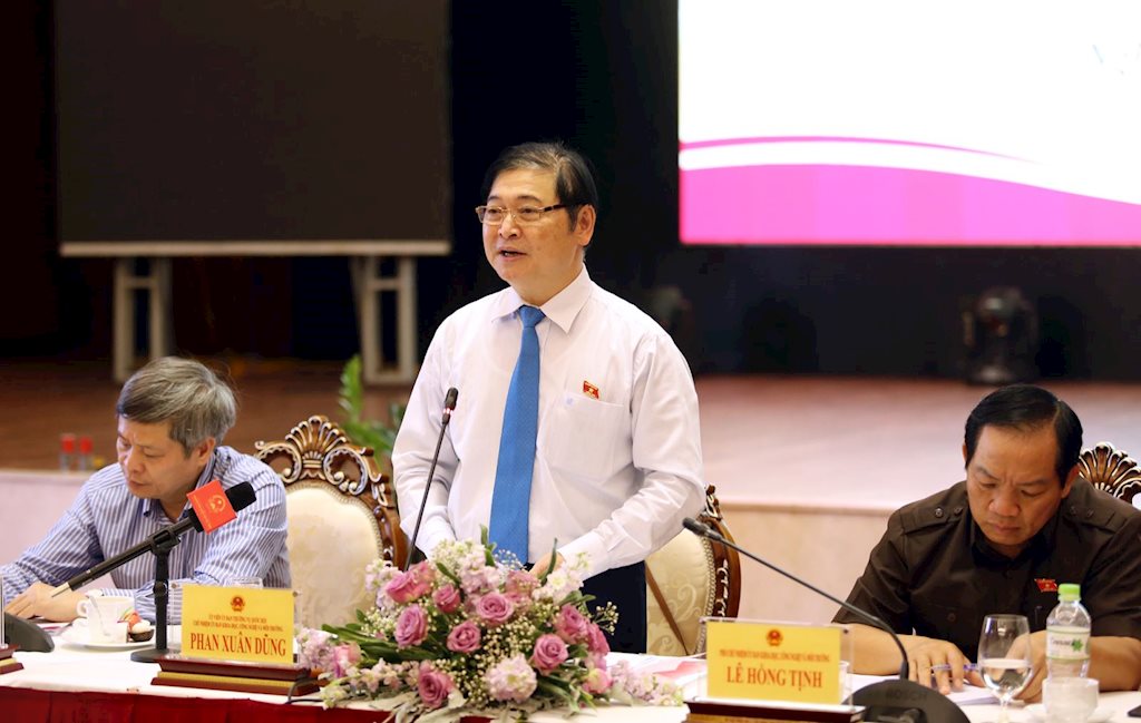 Hãy nhìn vào cách người Trung Quốc giúp Huawei, nếu 100 triệu dân ủng hộ hàng Việt thì chắc chắn sản phẩm đó phát triển