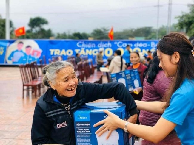 10.000 nồi cơm trao đi, ngàn nụ cười cùng vạn khoảnh khắc yêu thương nhận lại từ 