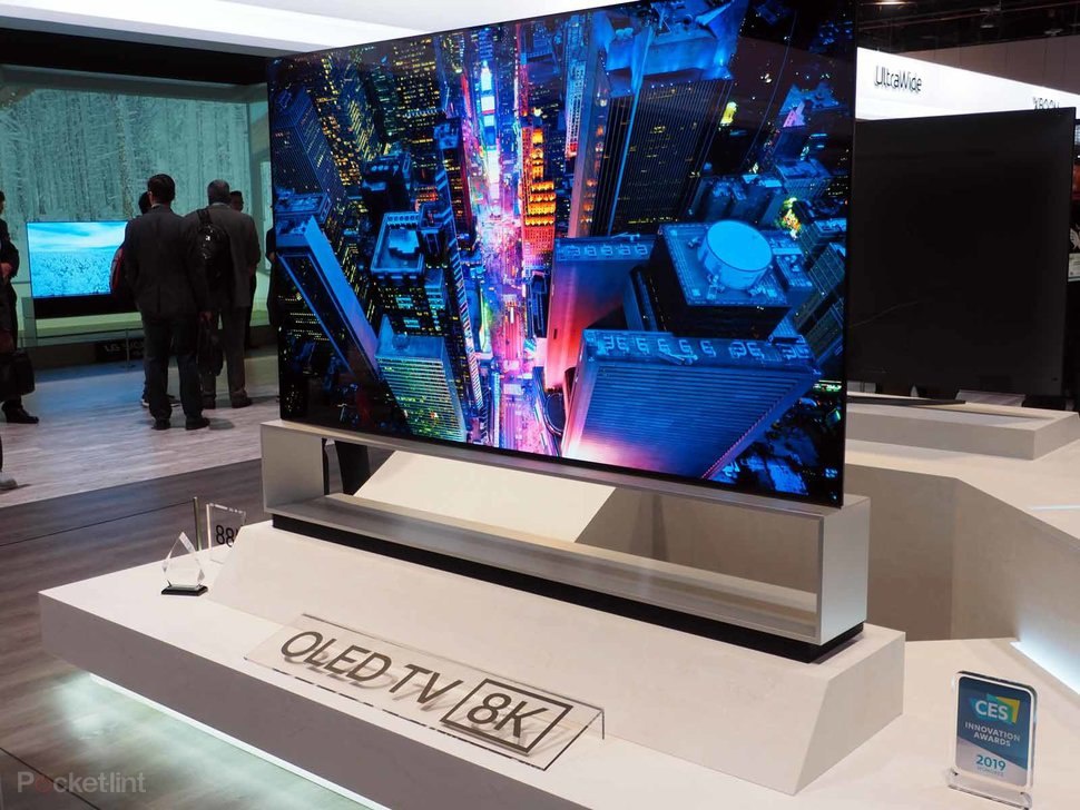 Tại sao mua TV 8K bây giờ là phí tiền?