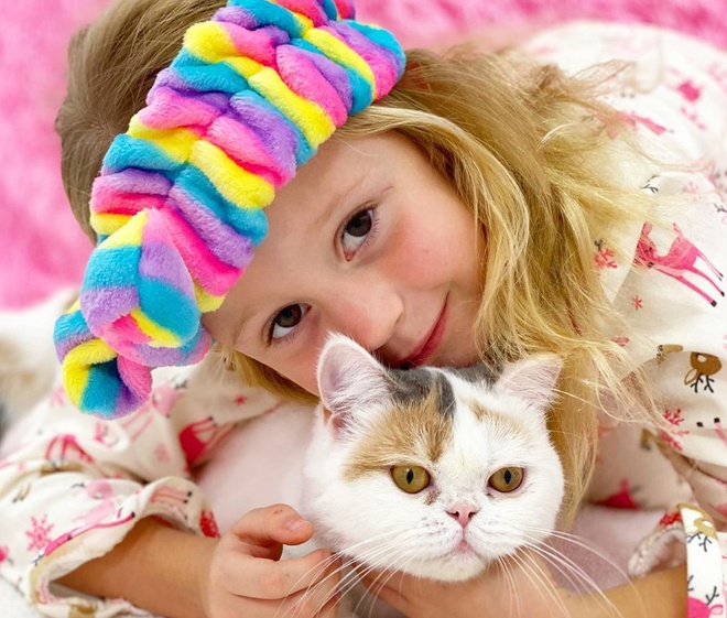 Co be mac benh bai nao kiem bon tien nho lam vlog hinh anh 1 77052682_584734355636648_5869061255592131211_n_1.jpg