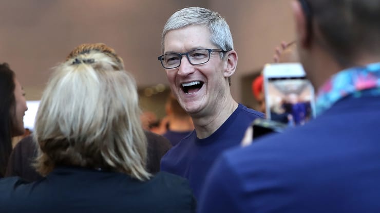 Apple 'lột xác' ra sao dưới thời Tim Cook?