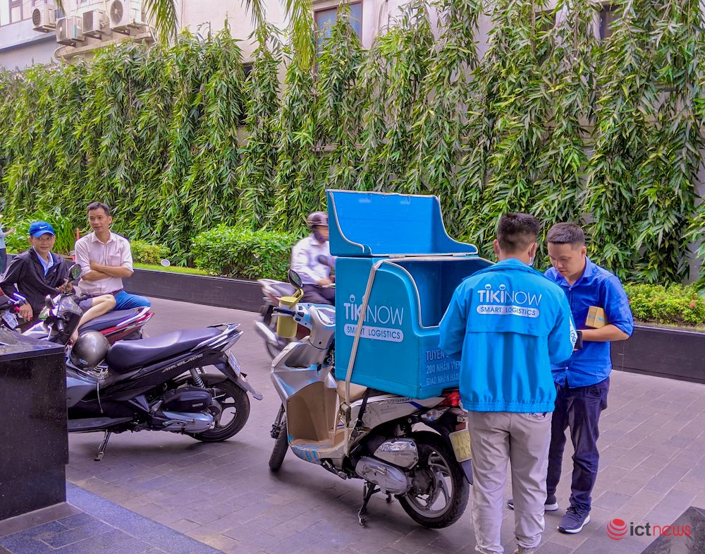 Nhiều người vẫn làm việc xuyên Tết