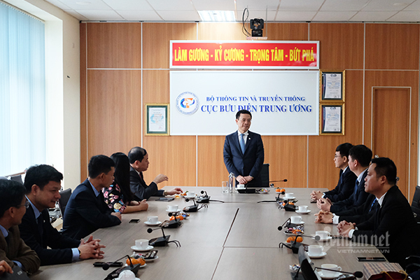 Bộ trưởng Nguyễn Mạnh Hùng kiểm tra công tác đảm bảo thông tin liên lạc Tết Canh Tý